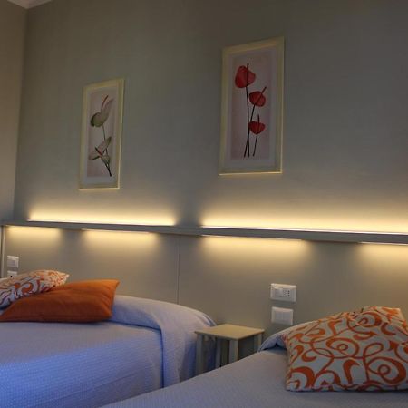 Hotel Delfina Сінья Екстер'єр фото