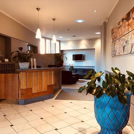 Hotel Delfina Сінья Екстер'єр фото