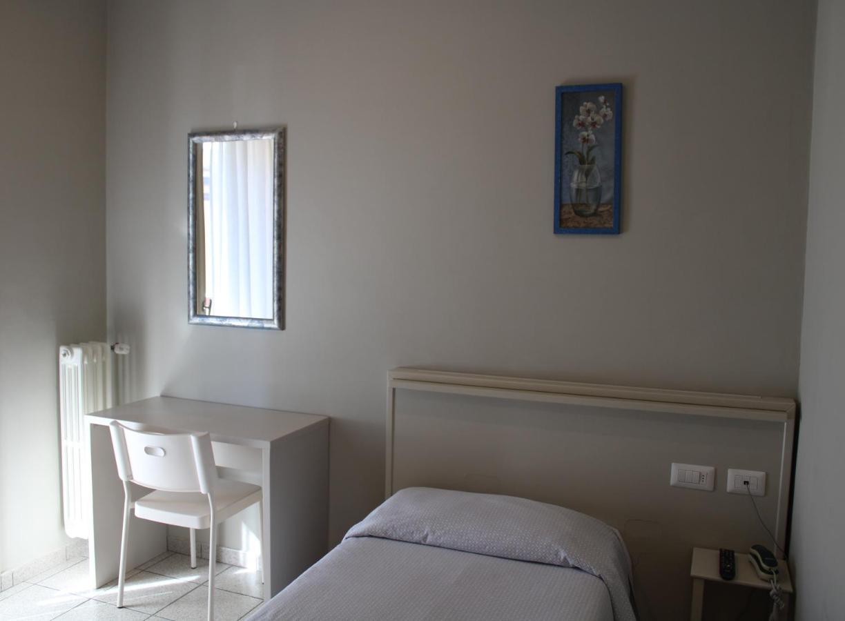 Hotel Delfina Сінья Екстер'єр фото