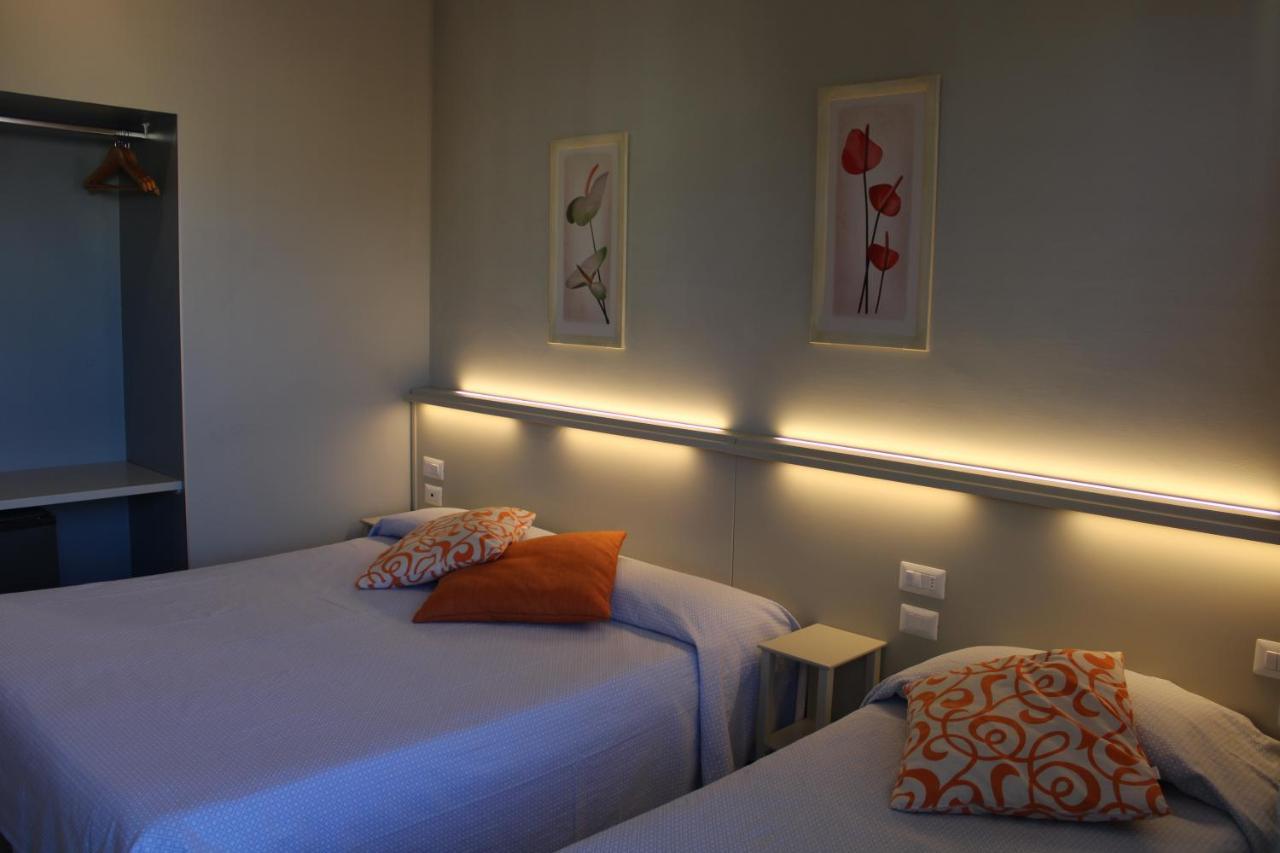 Hotel Delfina Сінья Екстер'єр фото
