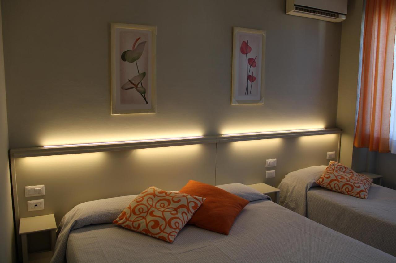 Hotel Delfina Сінья Екстер'єр фото
