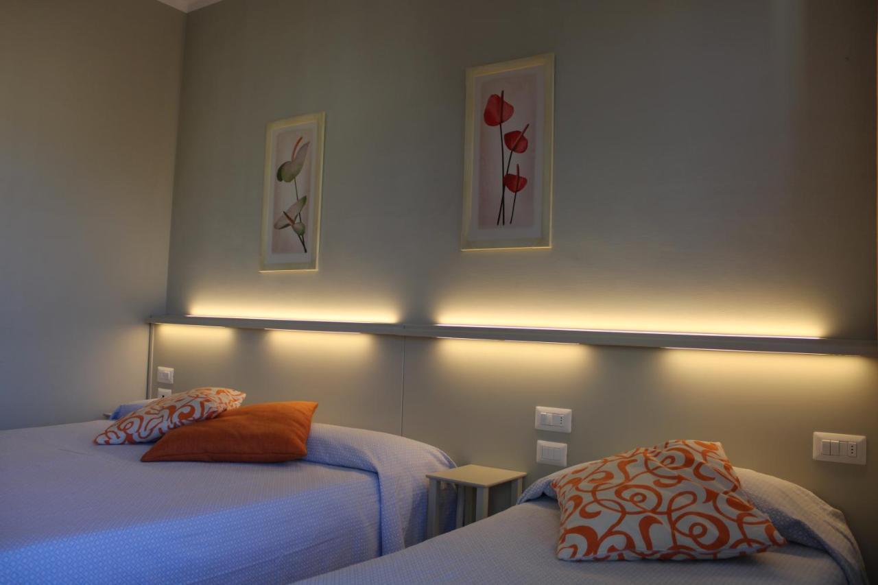 Hotel Delfina Сінья Екстер'єр фото