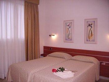Hotel Delfina Сінья Екстер'єр фото
