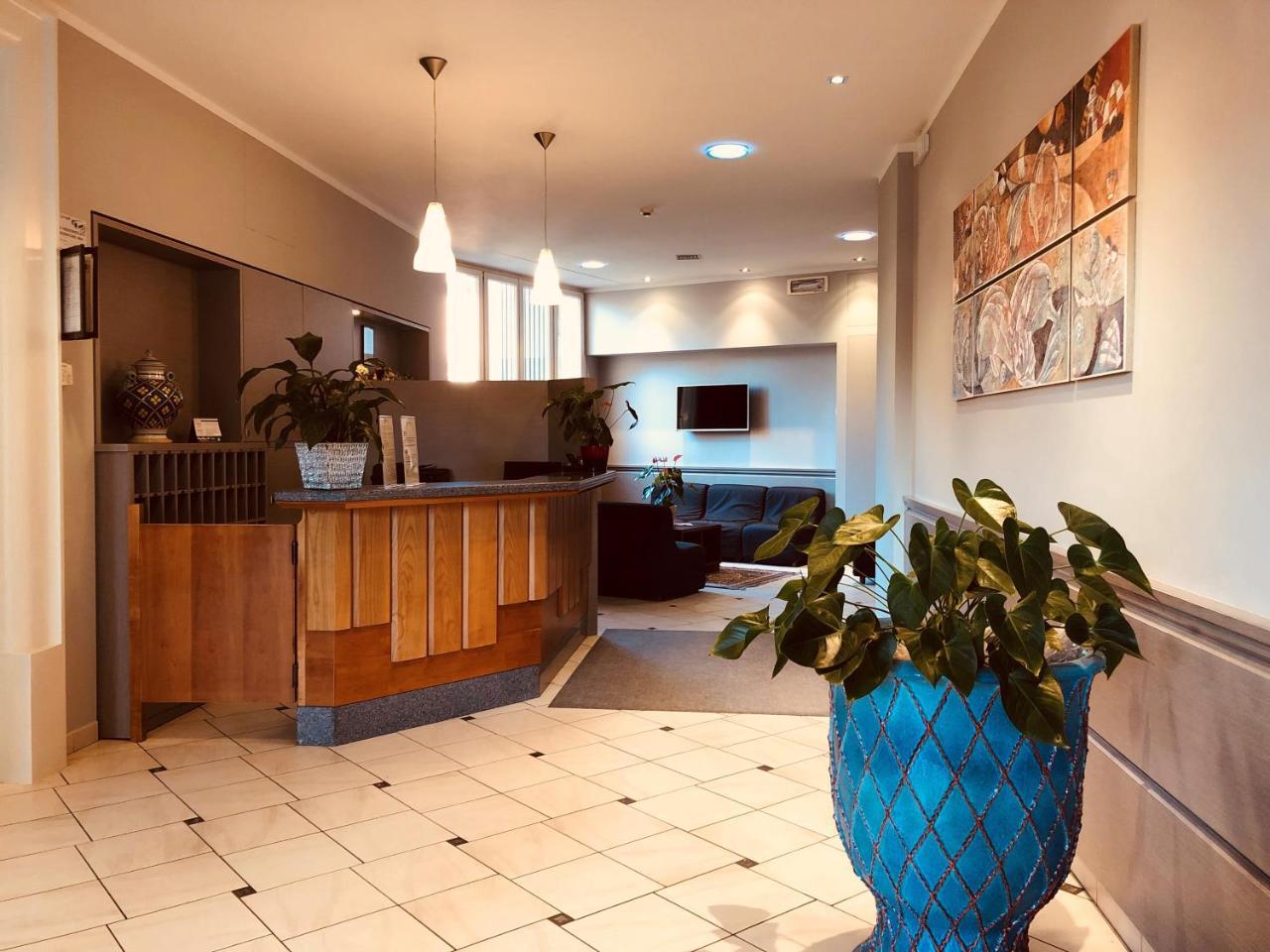 Hotel Delfina Сінья Екстер'єр фото